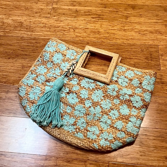 Twigs & Arrow Handmade Jute Hand Painted Oversized Boho Tote Bag w/ Wood Handle - Picture 2 of 10